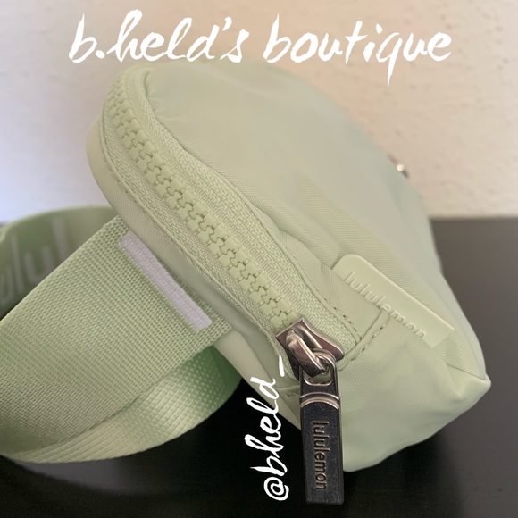 lululemon Everywhere Belt Bag in Kohlrabi Green/White Wordmark (1L) New NWT - Picture 7 of 16